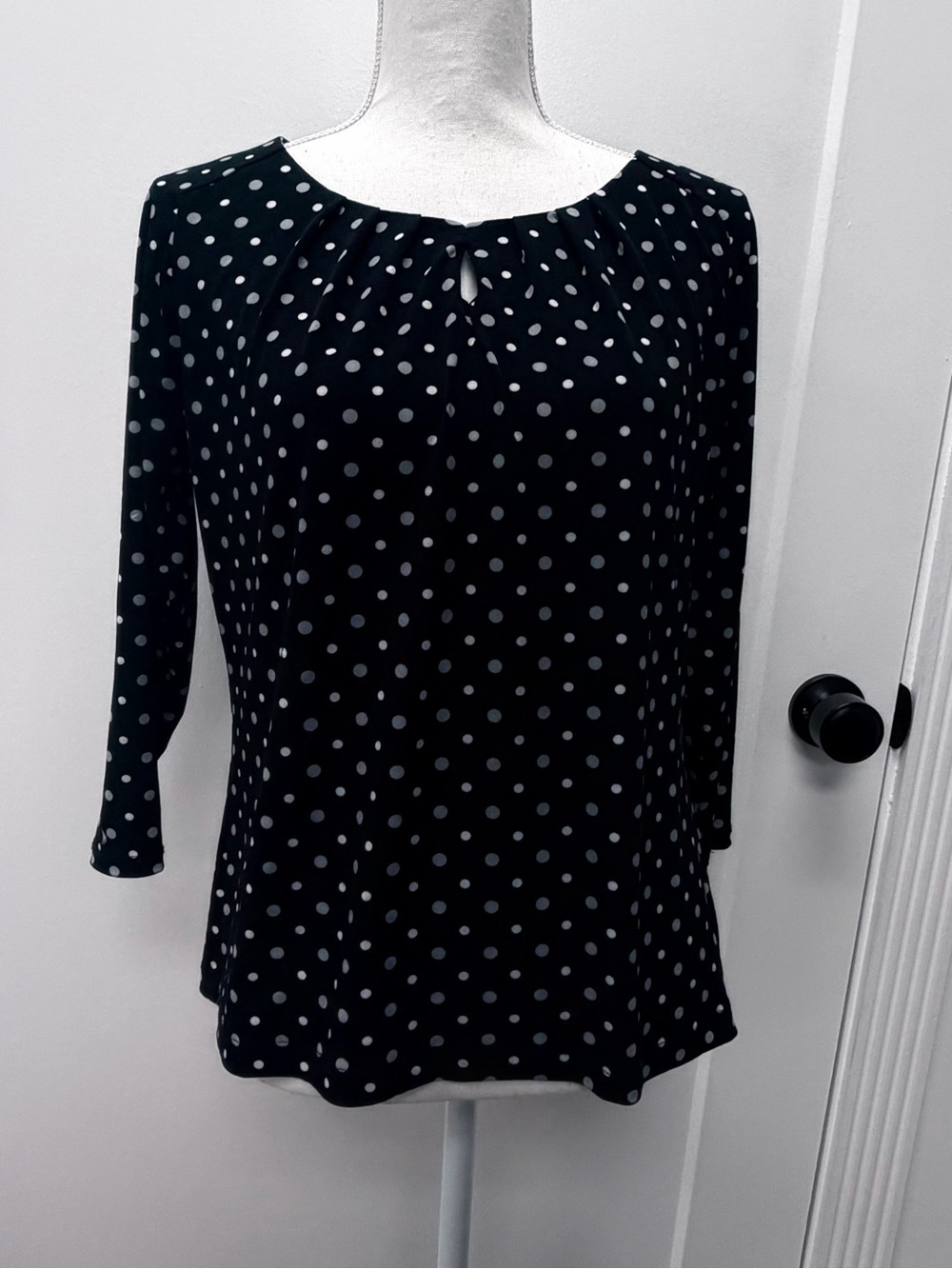 Black & White Polka Dot 3/4 Sleeve Stretchy Blouse Size petite Medium